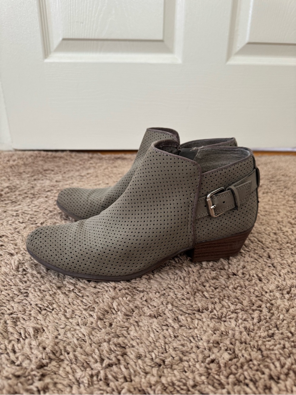 Espirit Women’s Booties - Ankle, belted - Gray size 7